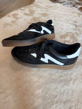 Madden Girl Black and White Low-Top Sneakers with Gum Sole